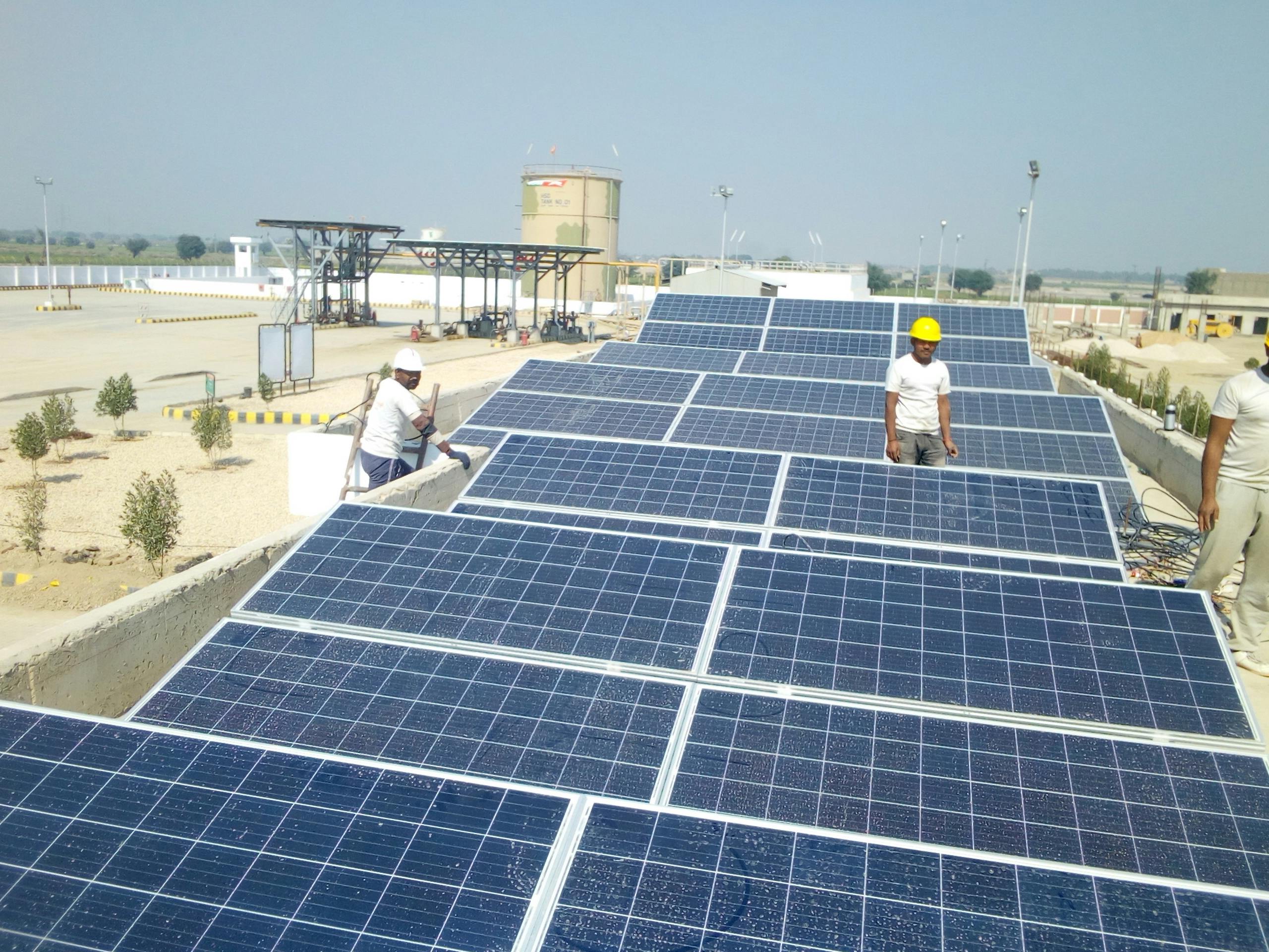 Bifacial solar panels